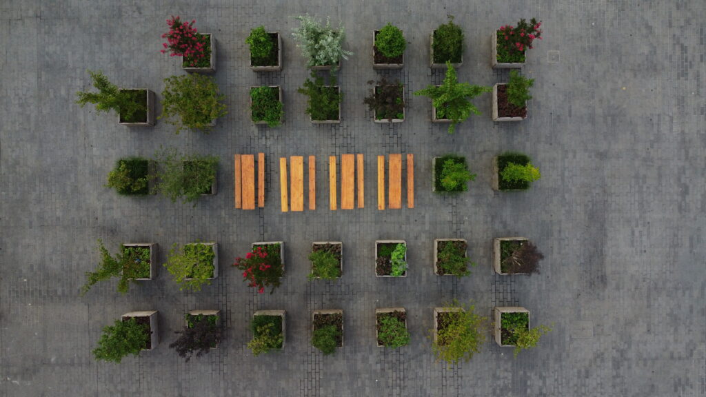 Een drone-foto van Bewegend Bos op het Statenplein